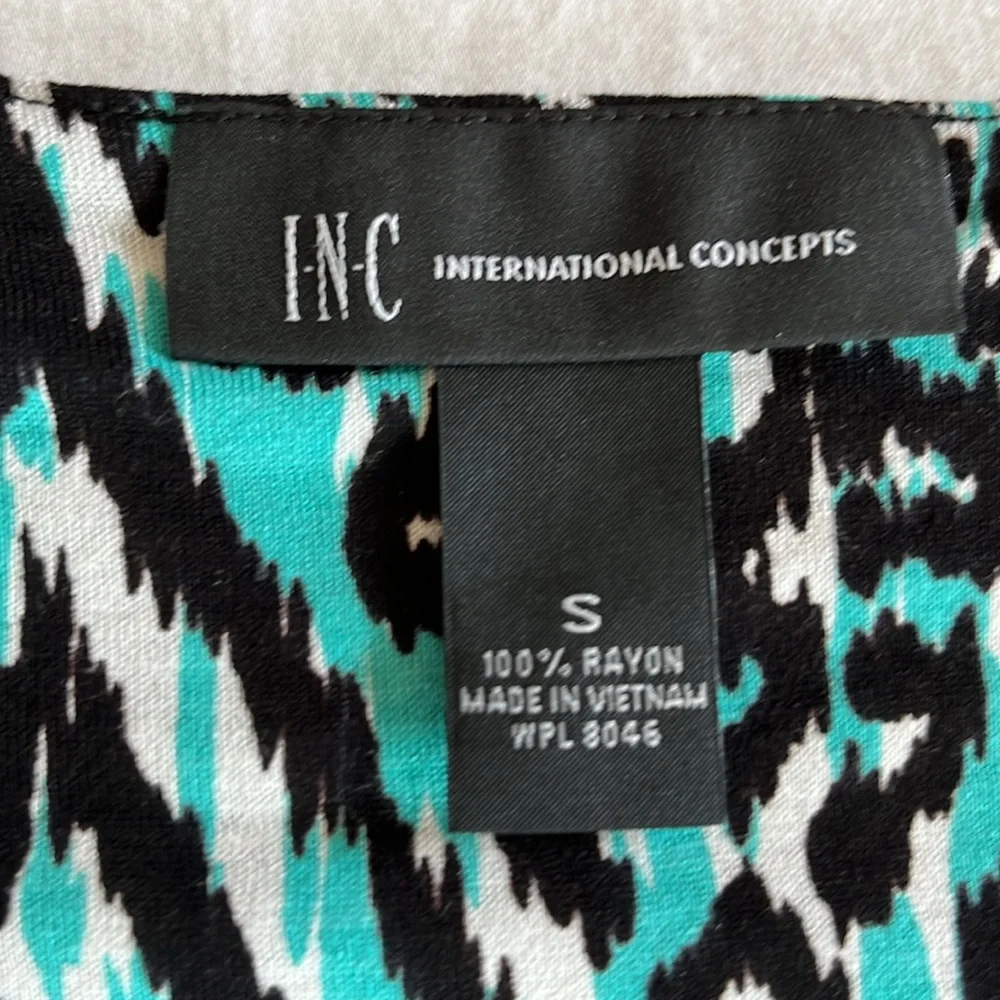 Inc International Concepts sleeveless drape neck aqua black & white top Small S
